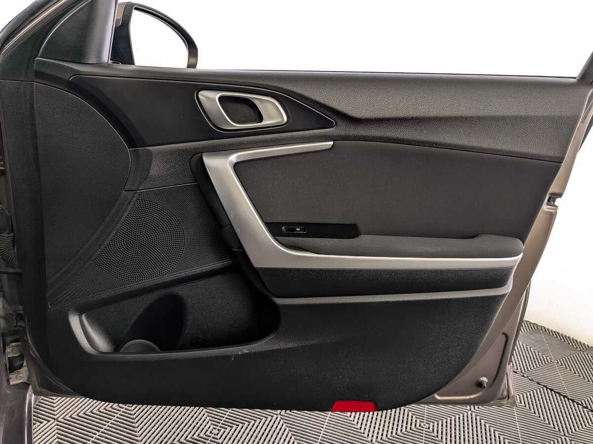 Купить Kia Ceed с пробегом. Фото: #23