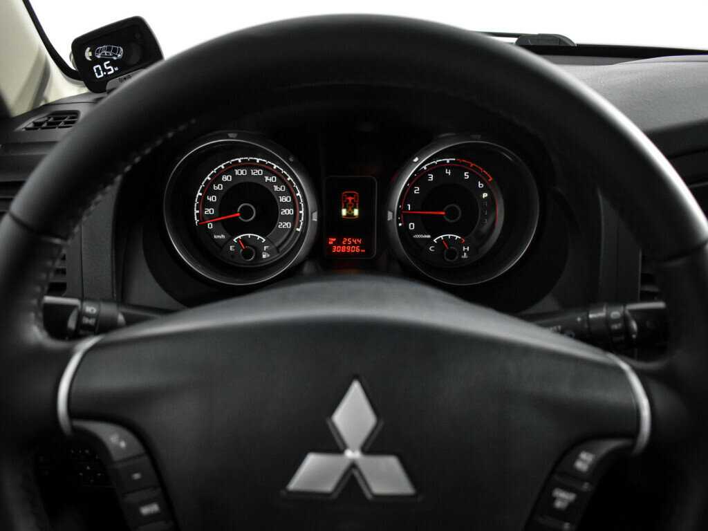 Купить Mitsubishi Pajero с пробегом. Фото: #22