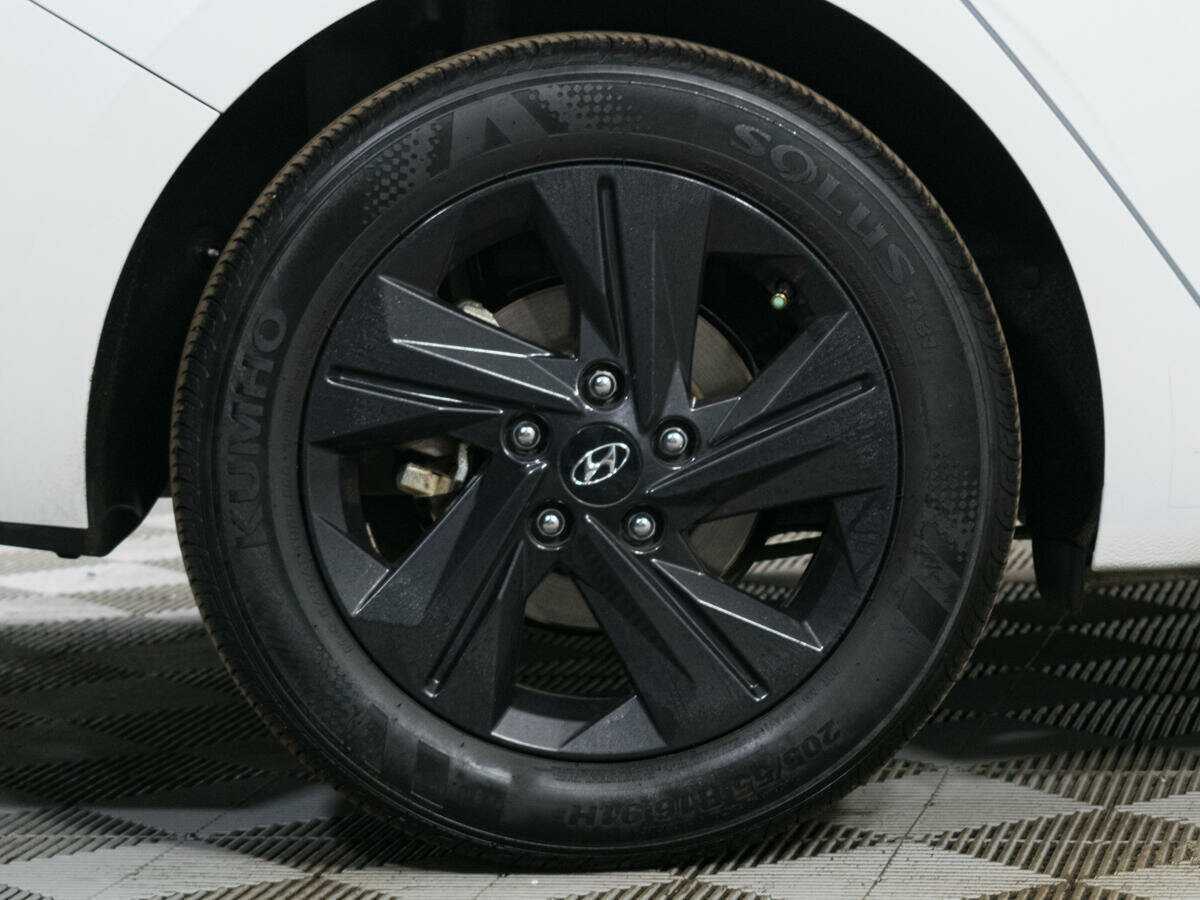 Купить Hyundai Elantra с пробегом. Фото: #18