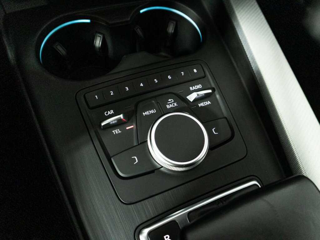 Купить Audi A4 с пробегом. Фото: #17