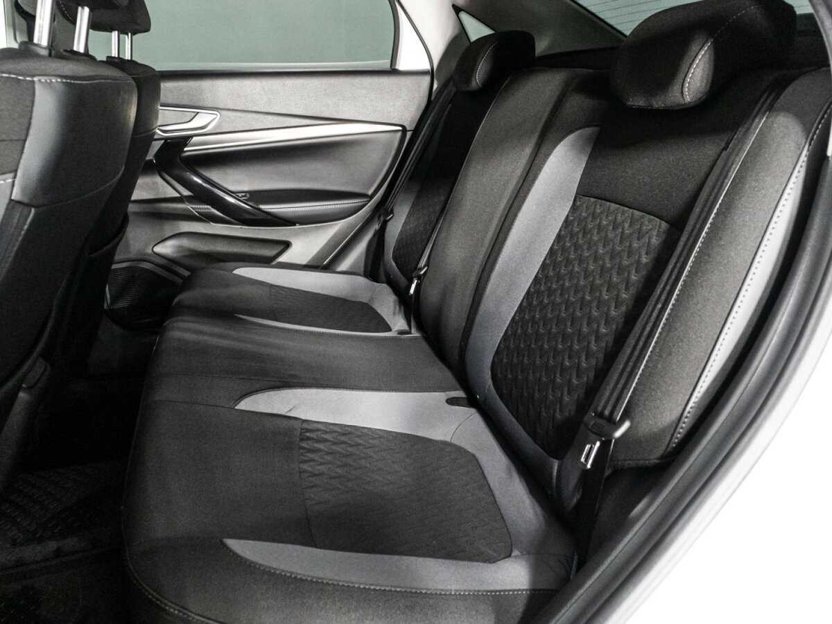 Купить Lada (ВАЗ) Vesta с пробегом. Фото: #9