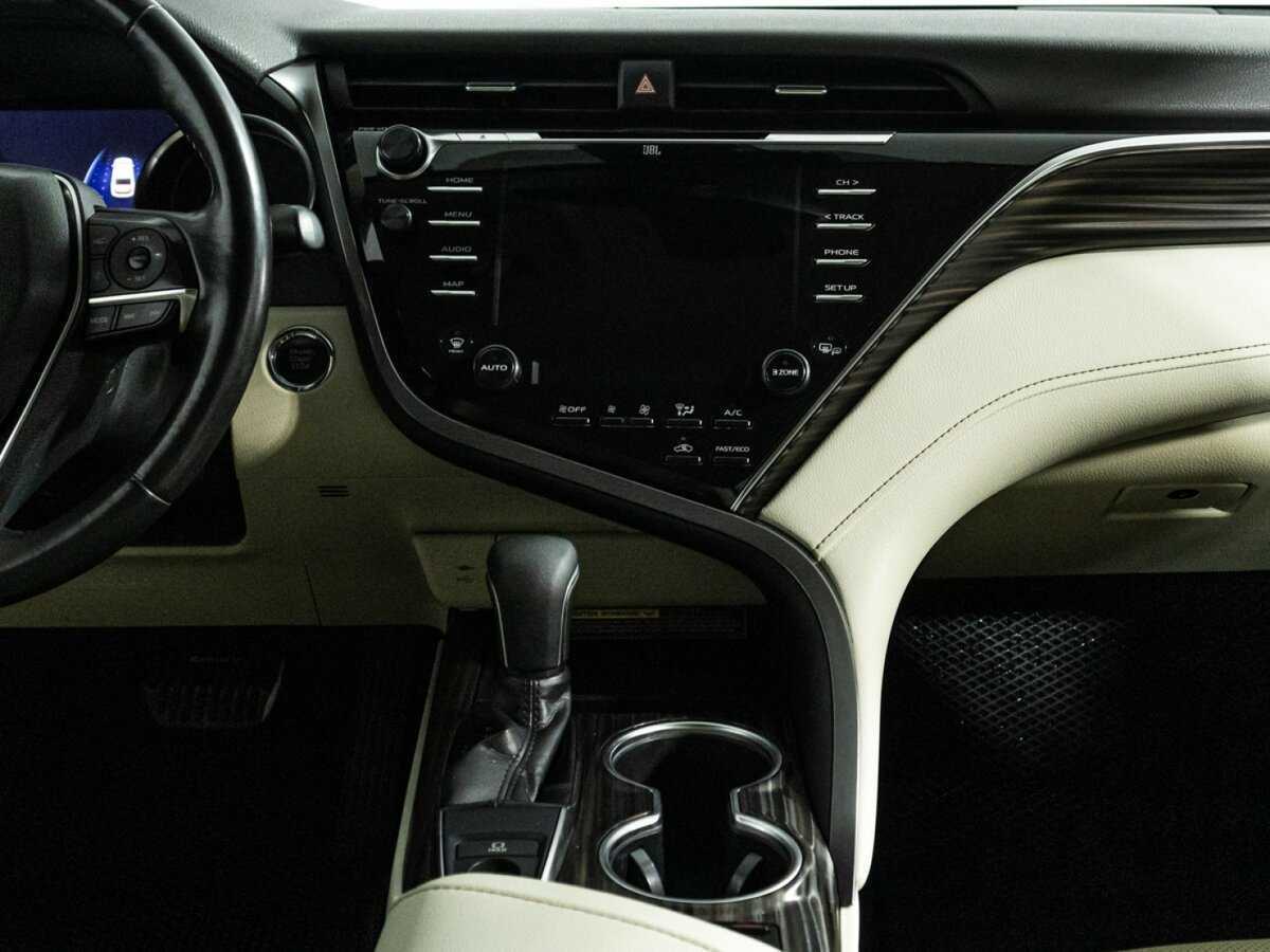 Купить Toyota Camry с пробегом. Фото: #13