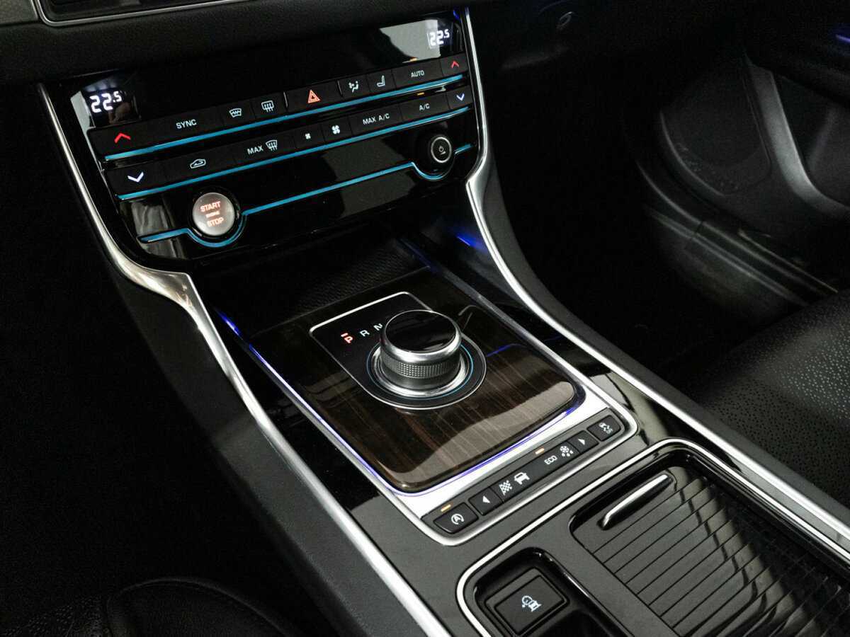 Купить Jaguar XF с пробегом. Фото: #21