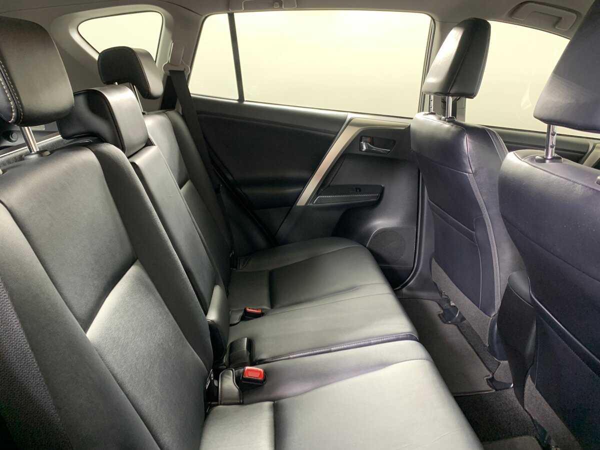 Купить Toyota RAV4 с пробегом. Фото: #17