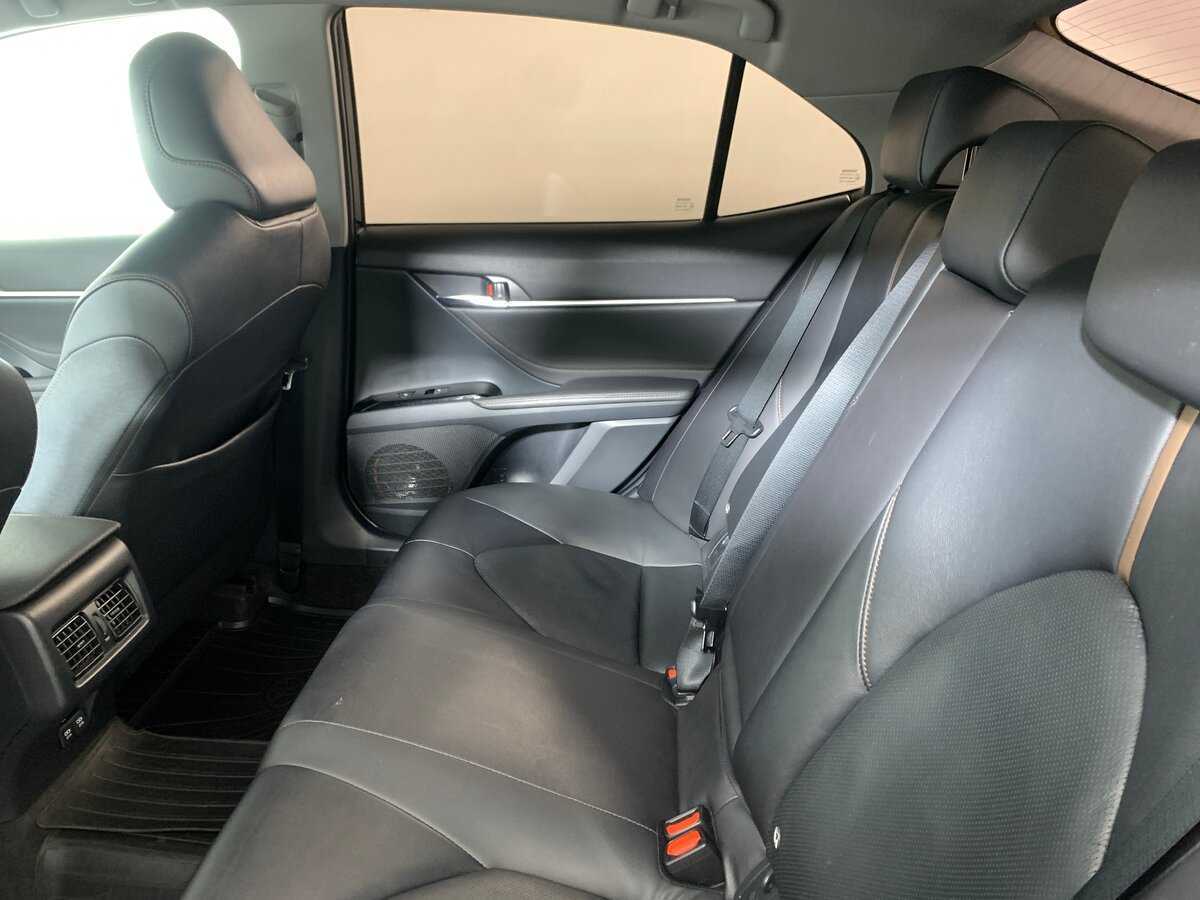 Купить Toyota Camry с пробегом. Фото: #18