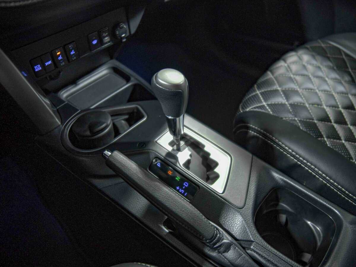 Купить Toyota RAV4 с пробегом. Фото: #10
