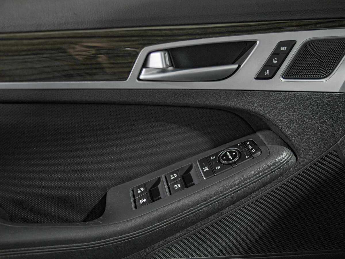 Купить Hyundai Genesis с пробегом. Фото: #16
