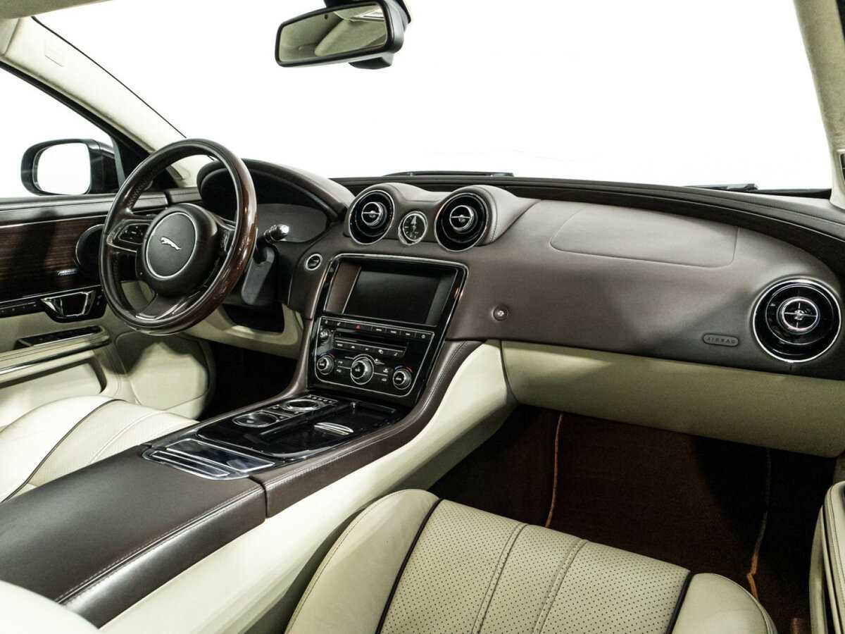 Купить Jaguar XJ с пробегом. Фото: #8