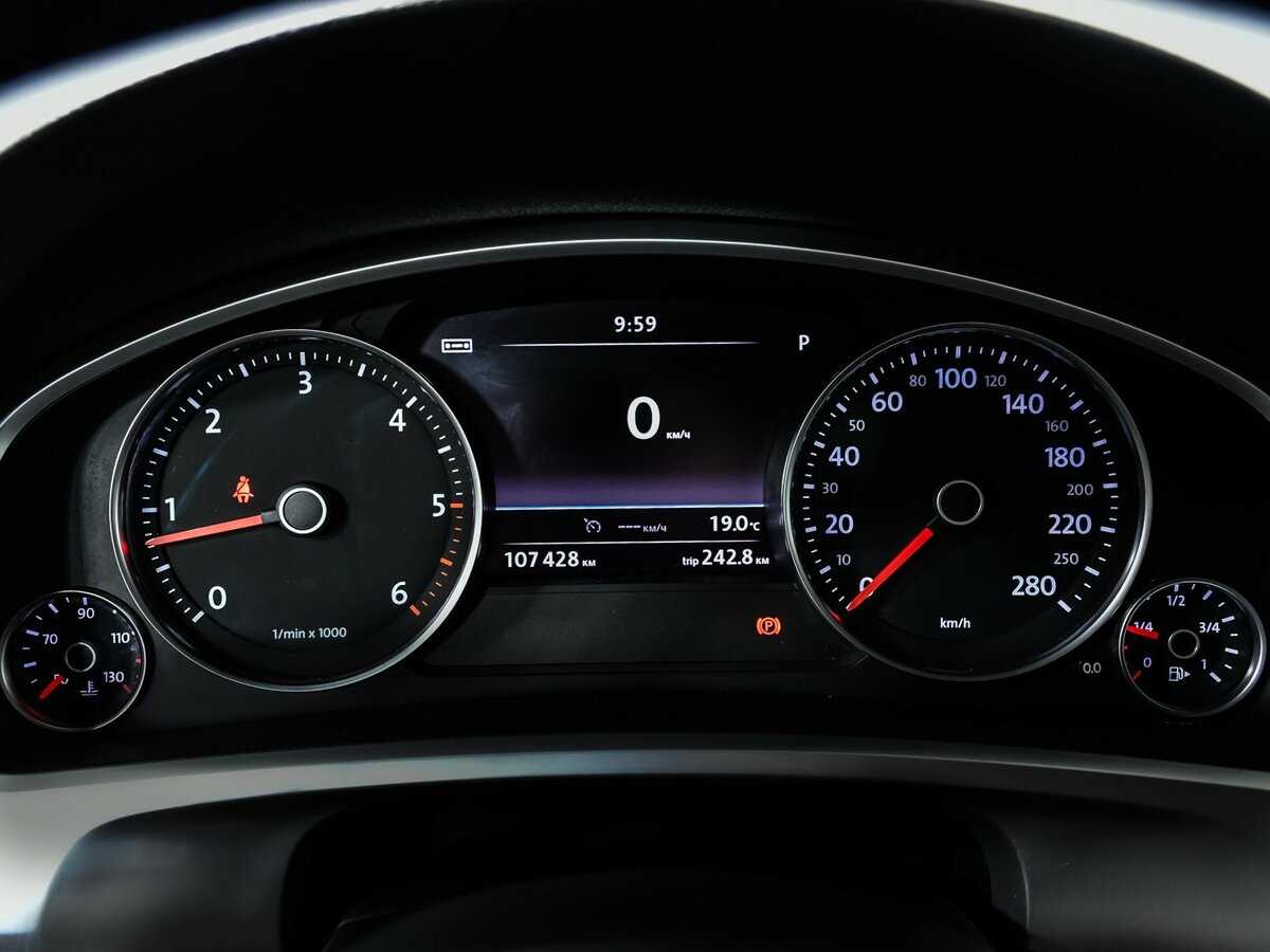 Купить Volkswagen Touareg с пробегом. Фото: #9