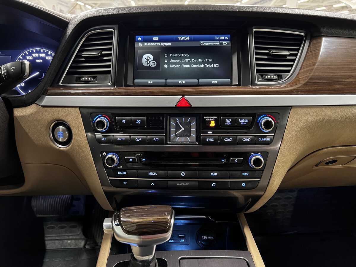 Купить Hyundai Genesis с пробегом. Фото: #13