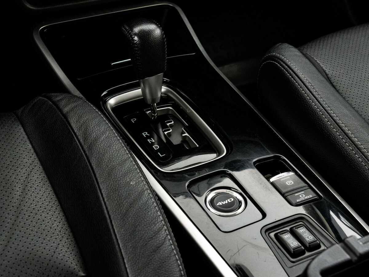 Купить Mitsubishi Outlander с пробегом. Фото: #11