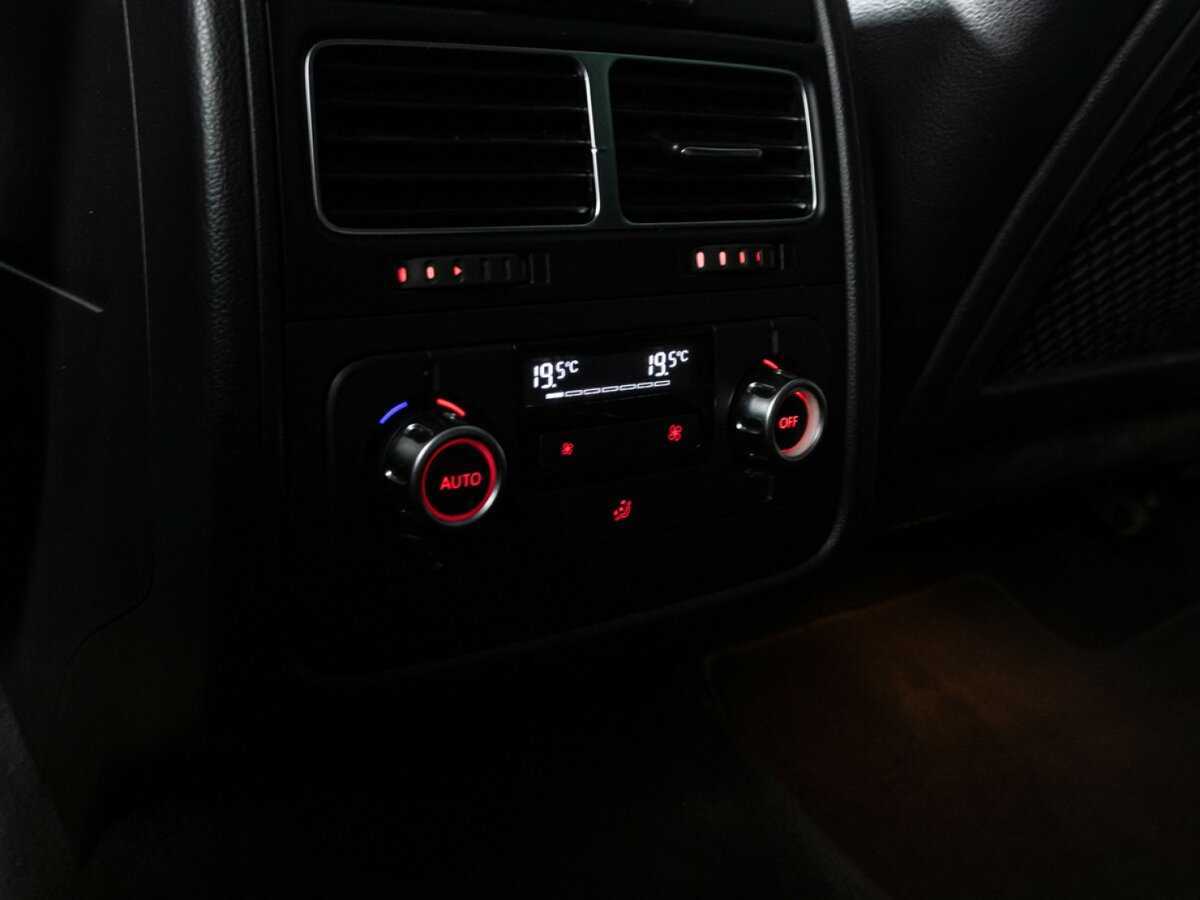 Купить Volkswagen Touareg с пробегом. Фото: #17