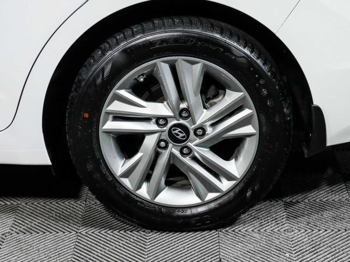 Купить Hyundai Elantra с пробегом. Фото: #14