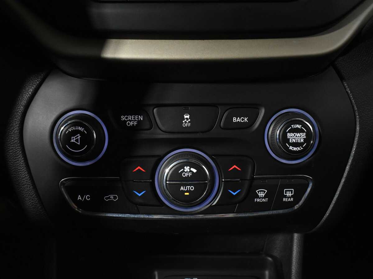 Купить Jeep Cherokee с пробегом. Фото: #17