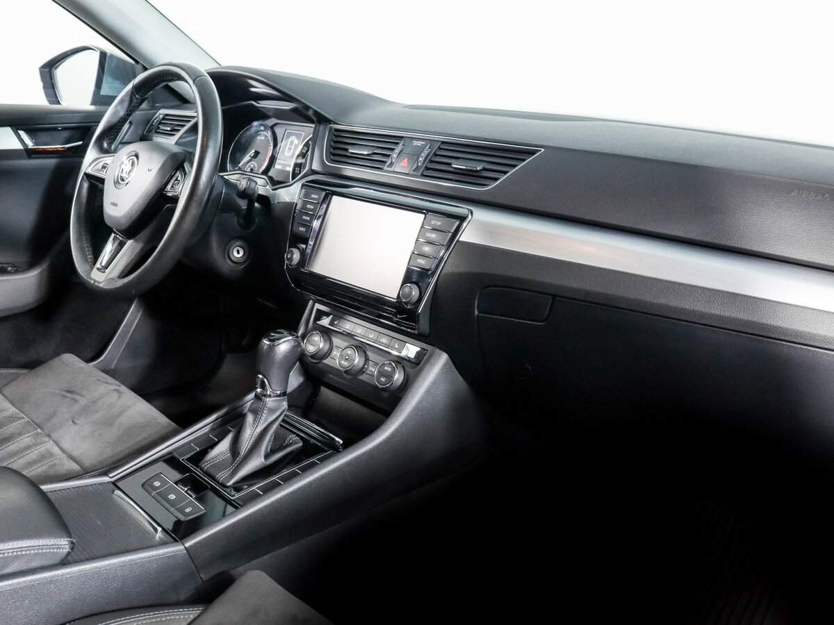 Купить Skoda Superb с пробегом. Фото: #5
