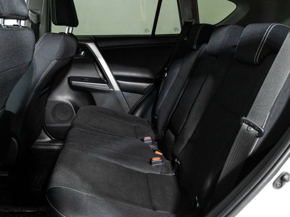 Купить Toyota RAV4 с пробегом. Фото: #9