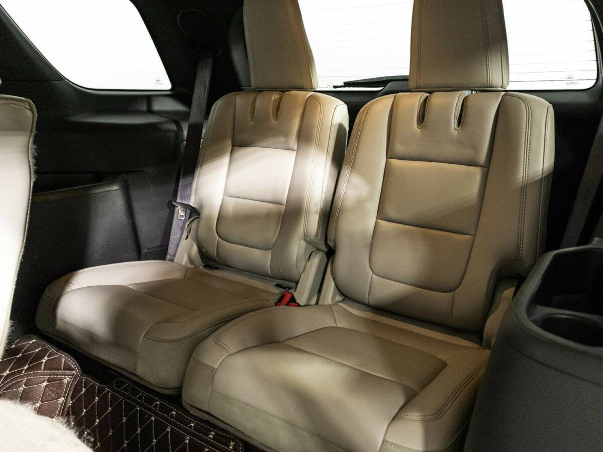 Купить Ford Explorer с пробегом. Фото: #13