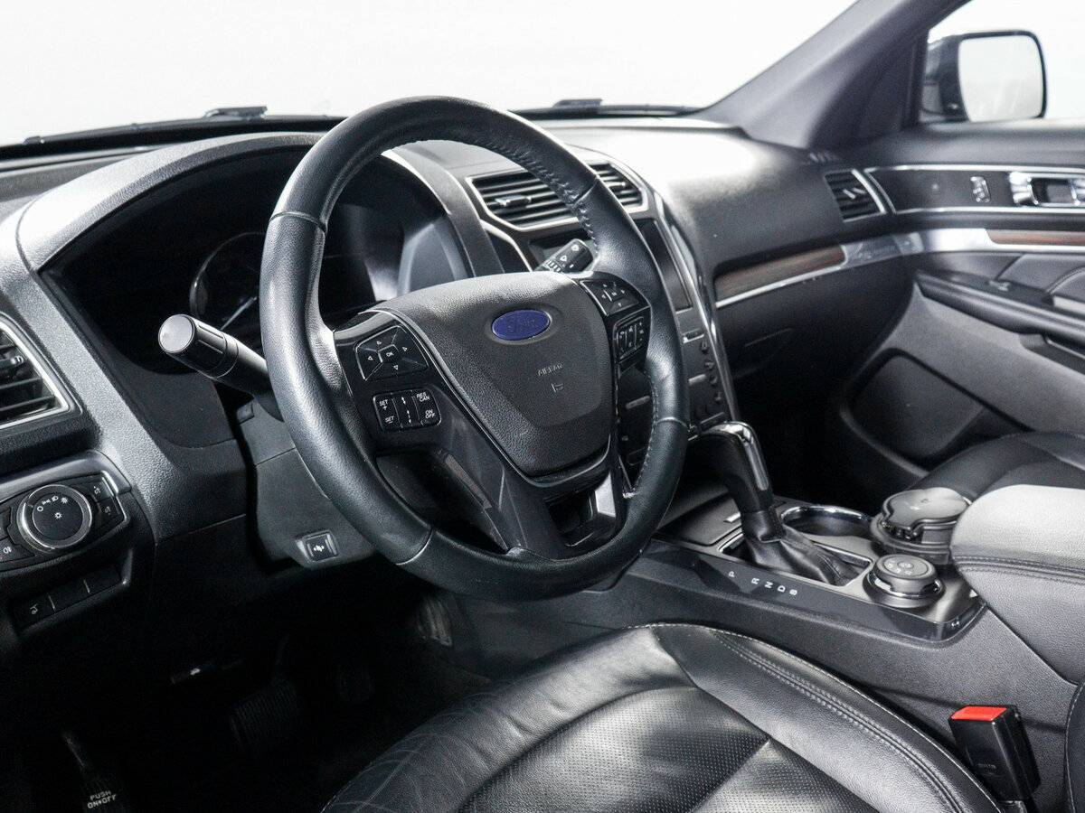 Купить Ford Explorer с пробегом. Фото: #13
