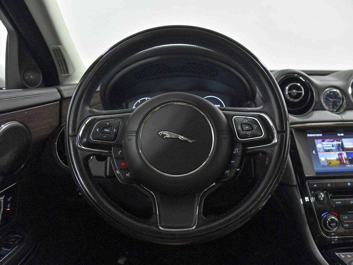Купить Jaguar XJ с пробегом. Фото: #9