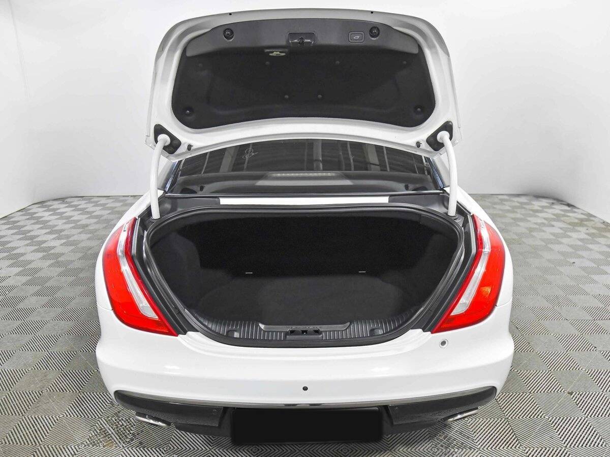 Купить Jaguar XJ с пробегом. Фото: #21