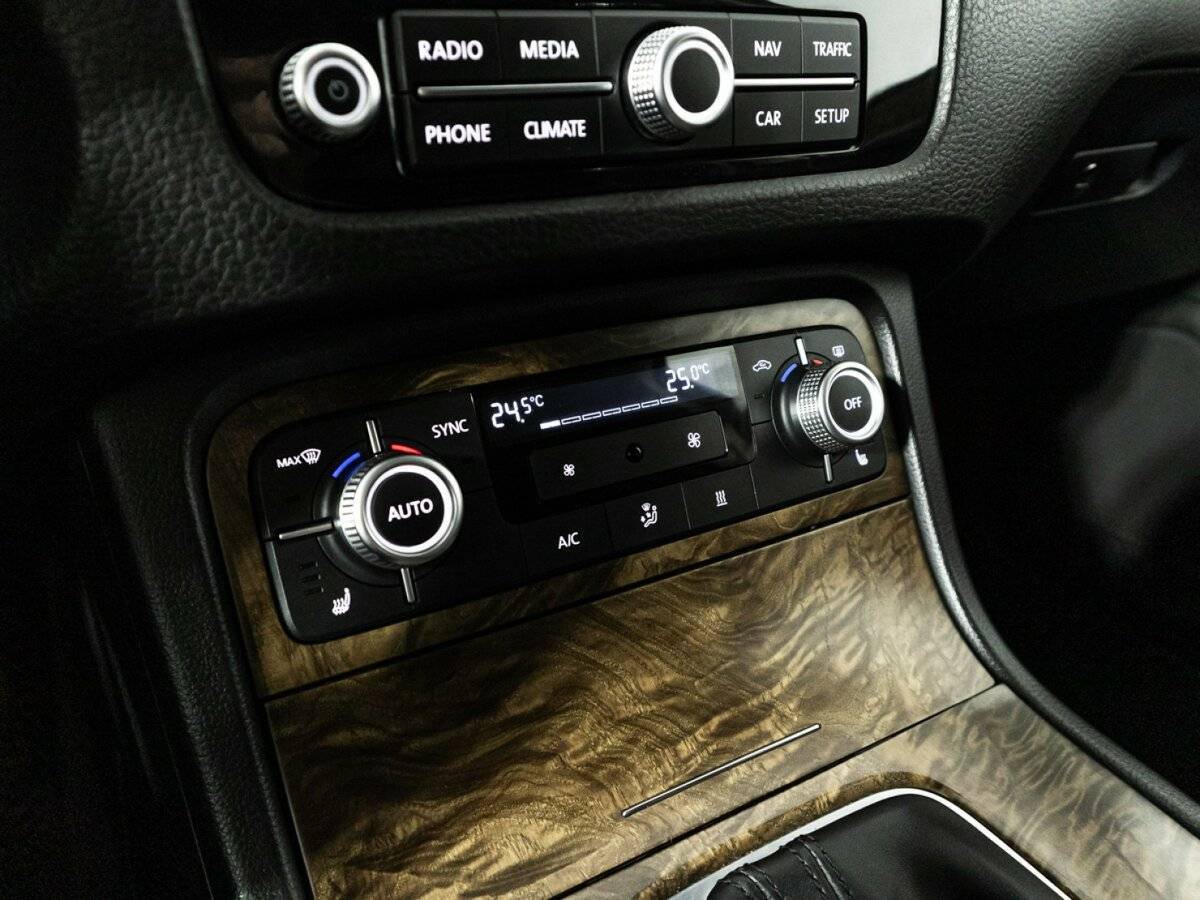 Купить Volkswagen Touareg с пробегом. Фото: #19