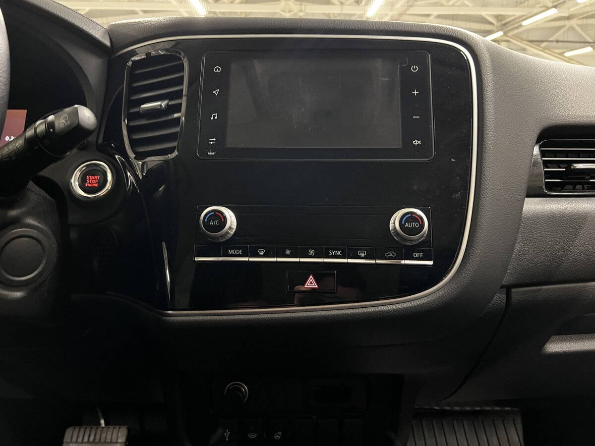 Купить Mitsubishi Outlander с пробегом. Фото: #14