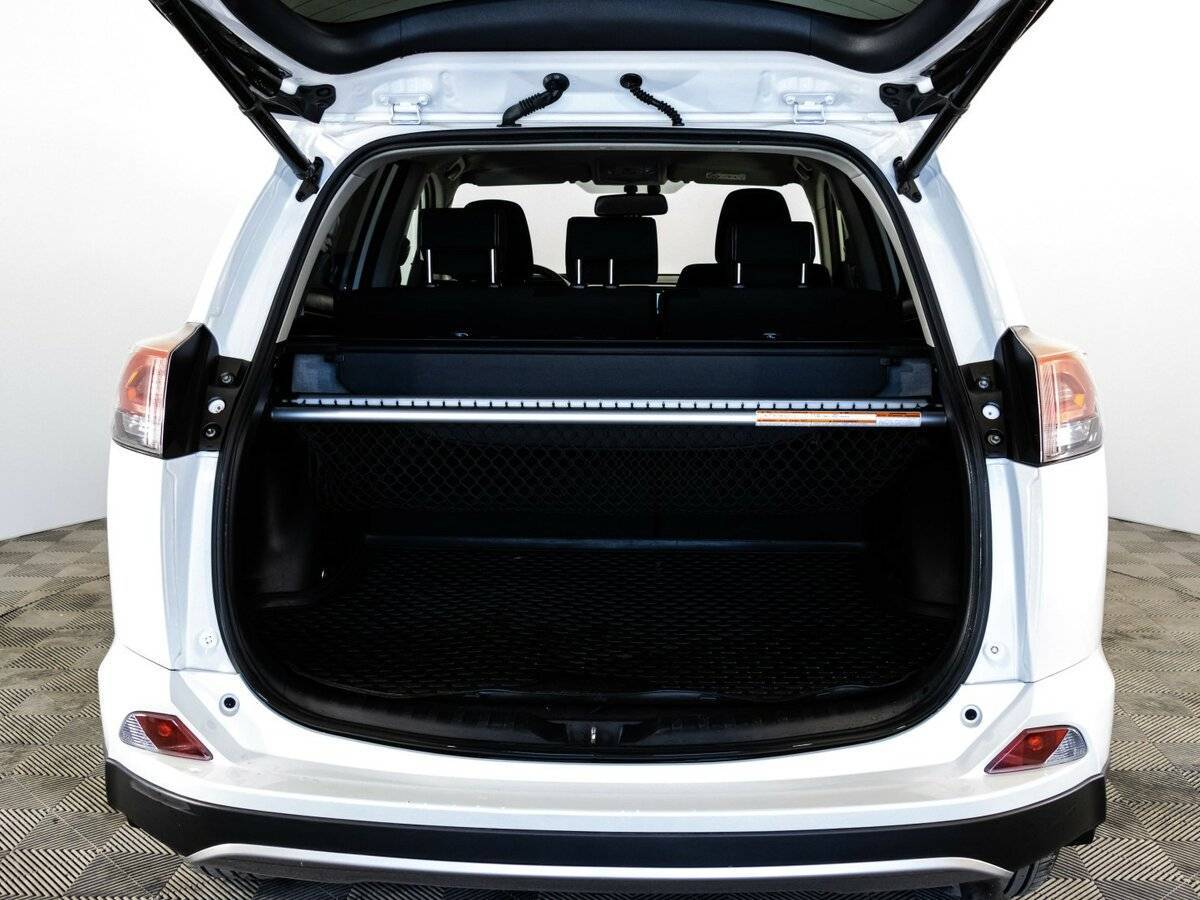Купить Toyota RAV4 с пробегом. Фото: #18