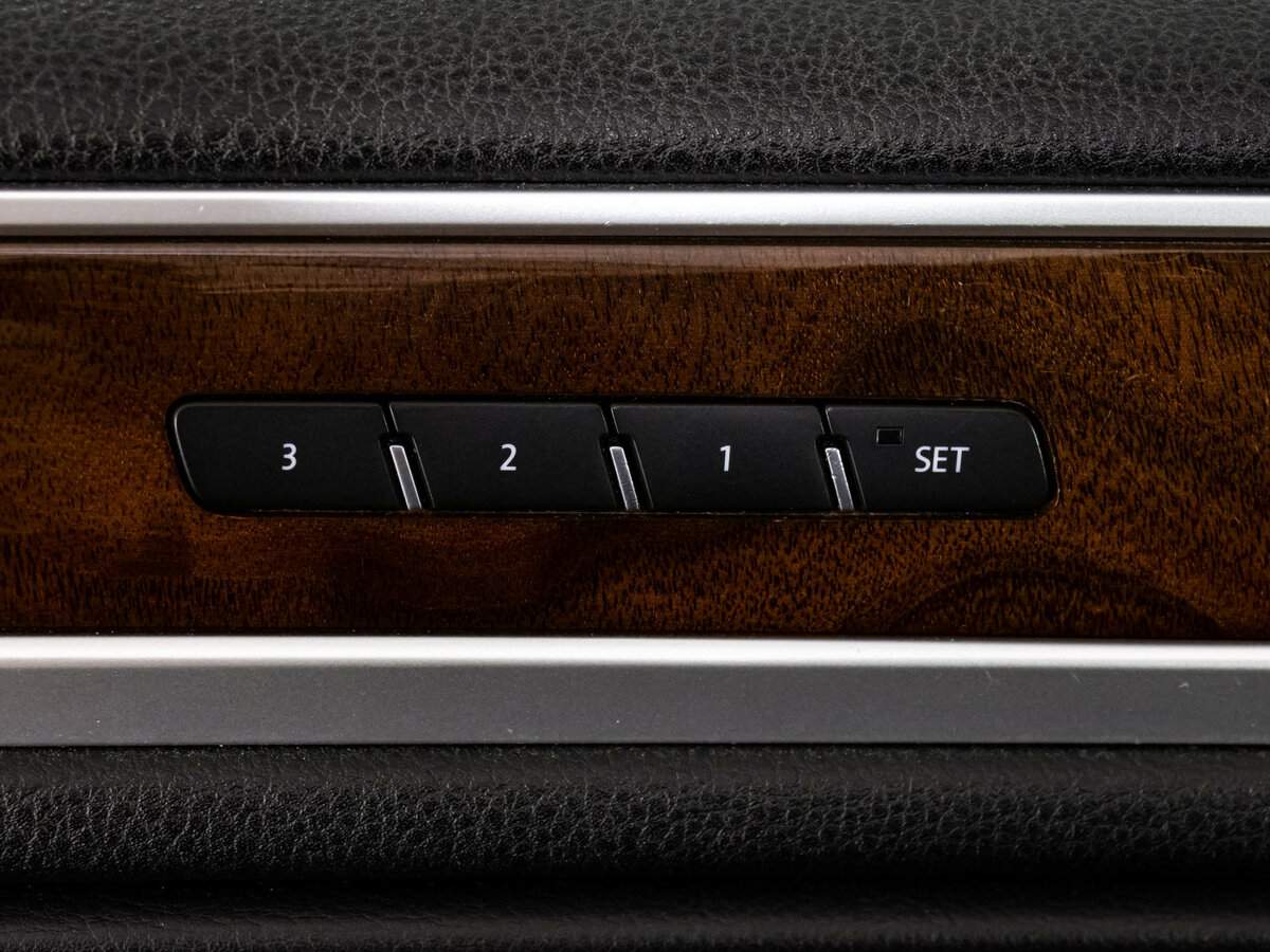 Купить Volkswagen Touareg с пробегом. Фото: #17