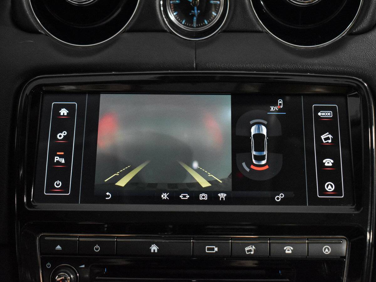 Купить Jaguar XJ с пробегом. Фото: #22