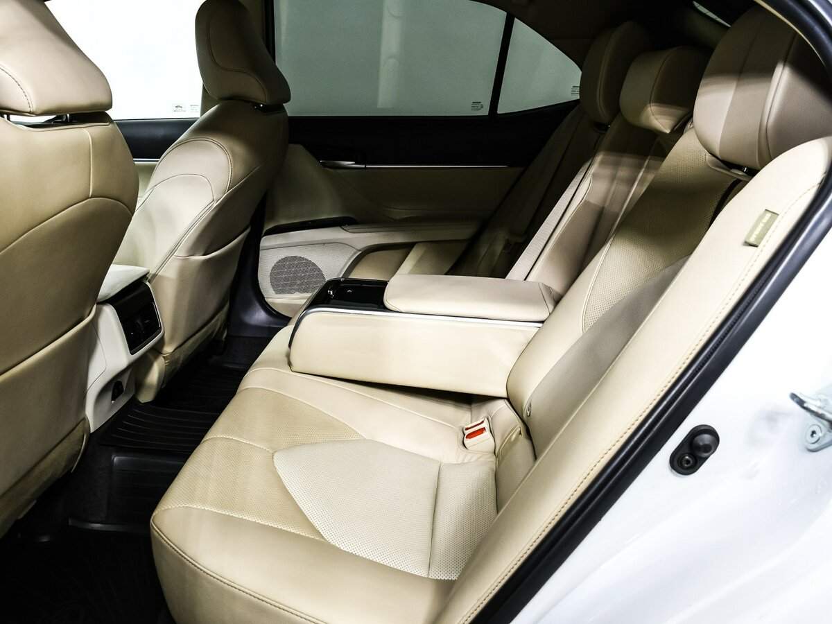 Купить Toyota Camry с пробегом. Фото: #11