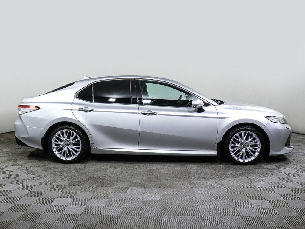 Купить Toyota Camry с пробегом. Фото: #2