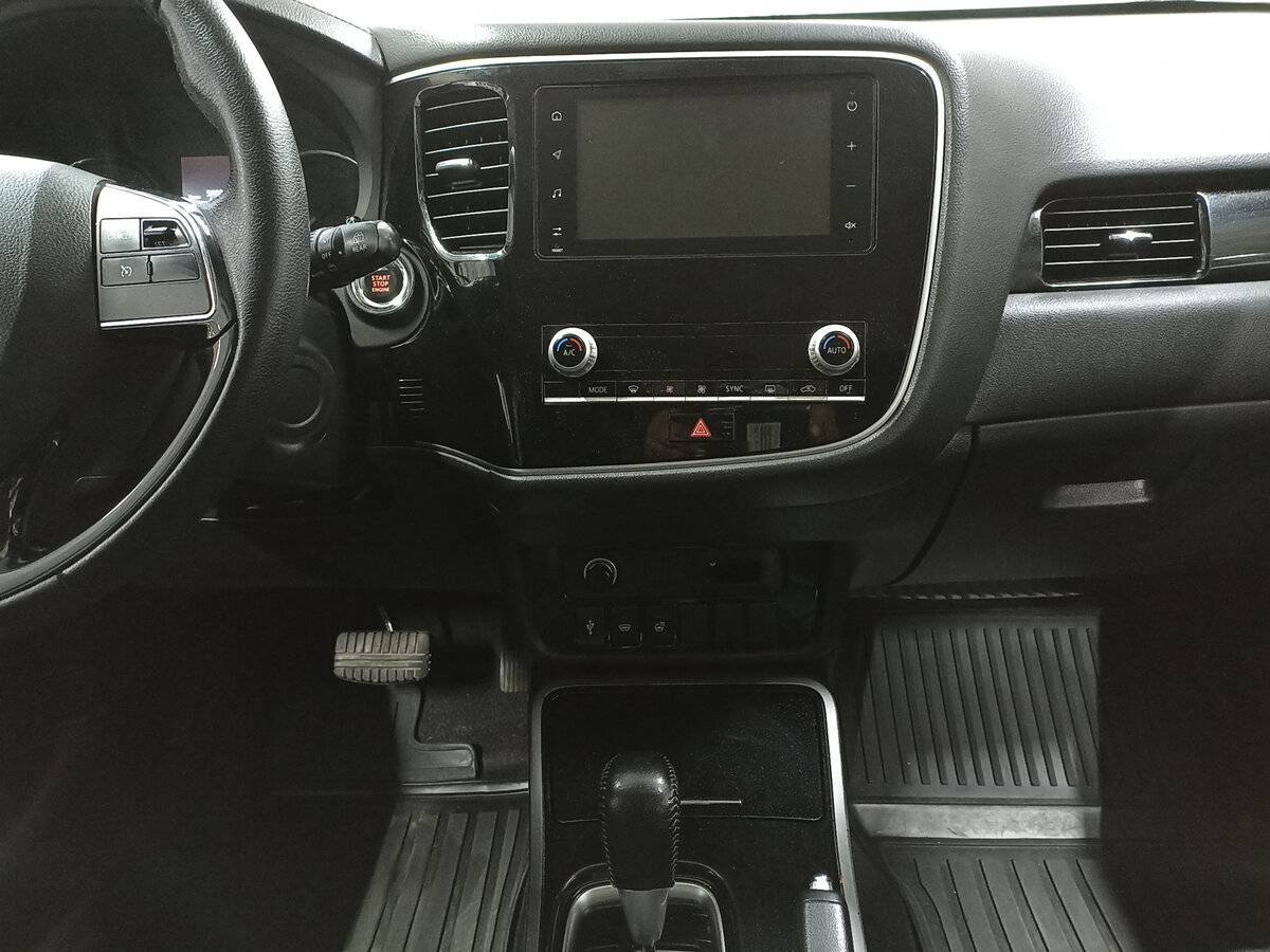 Купить Mitsubishi Outlander с пробегом. Фото: #14