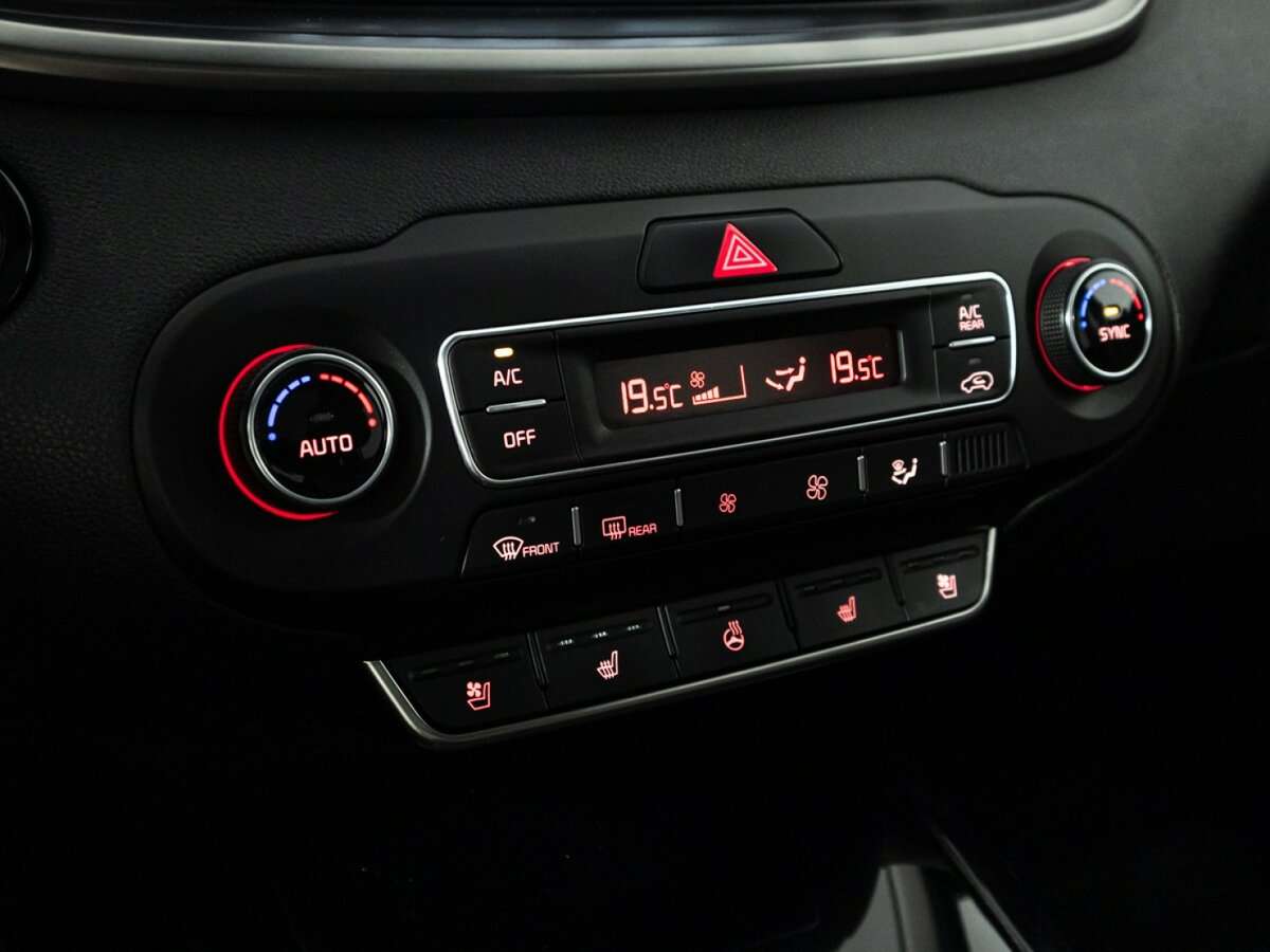 Купить Kia Sorento с пробегом. Фото: #25