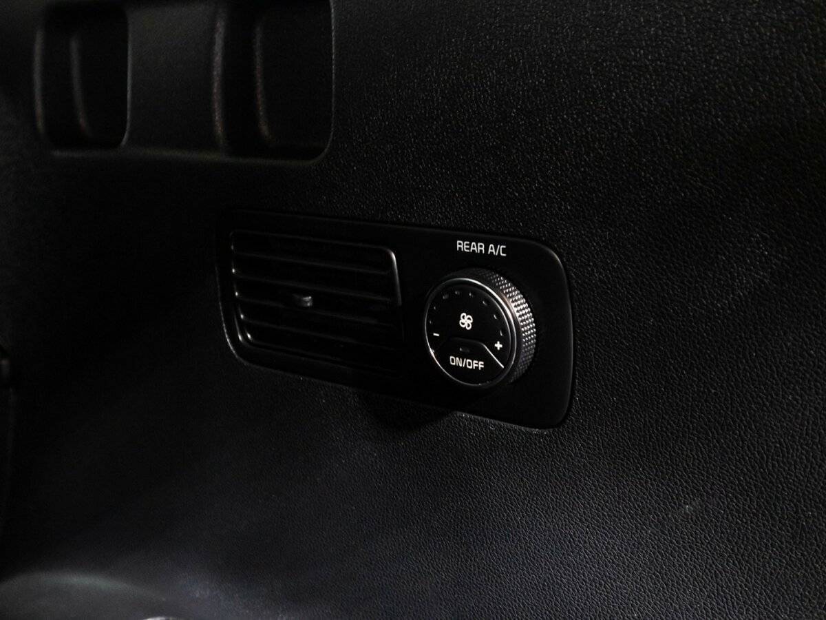 Купить Kia Sorento с пробегом. Фото: #17