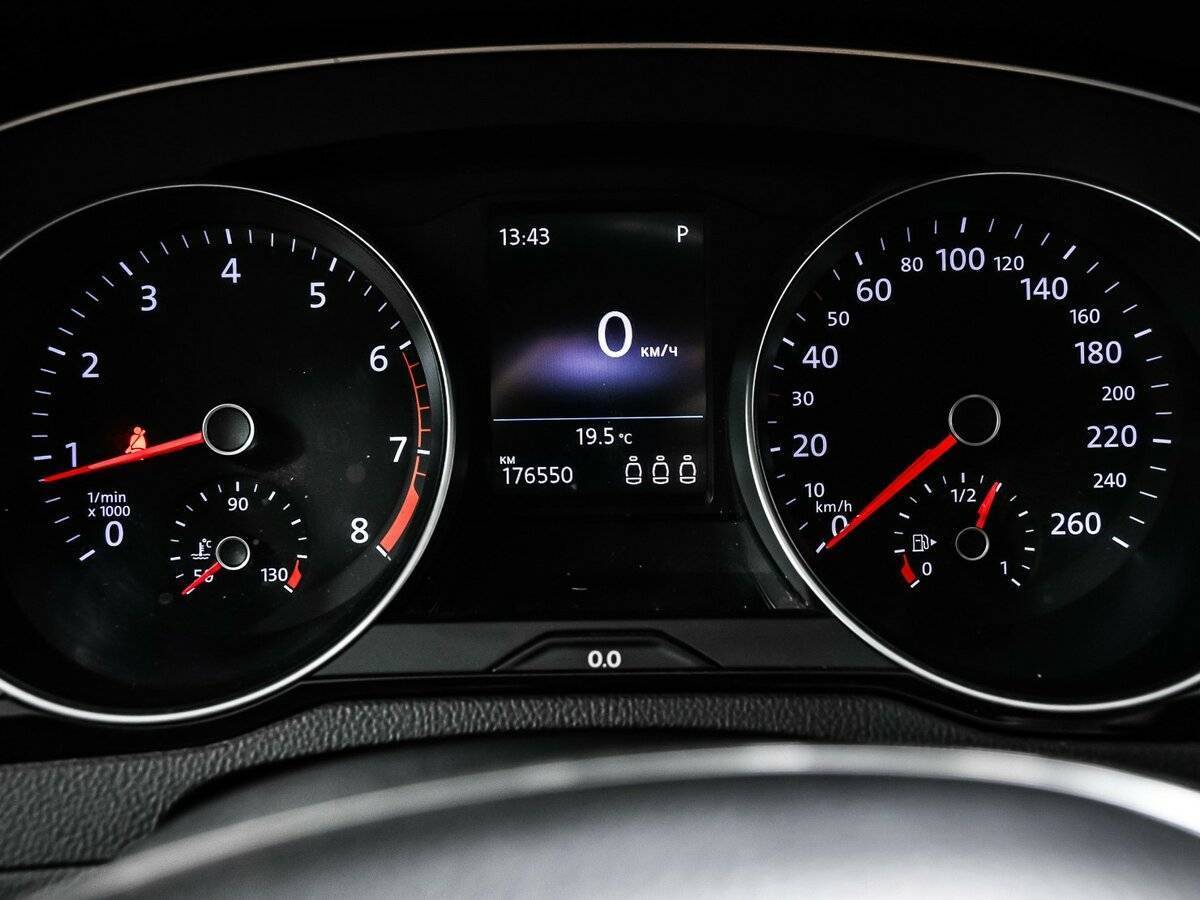 Купить Volkswagen Passat с пробегом. Фото: #9