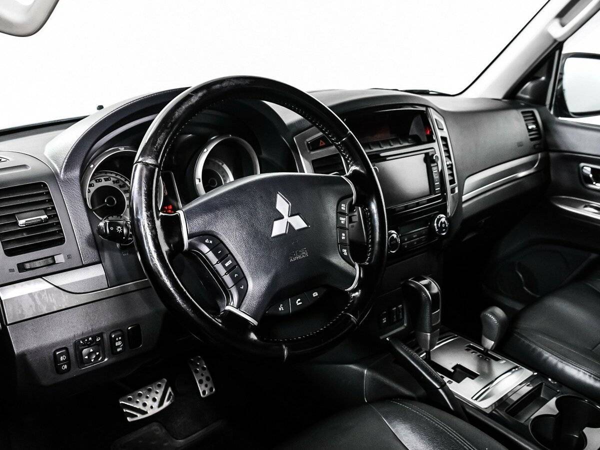 Купить Mitsubishi Pajero с пробегом. Фото: #12