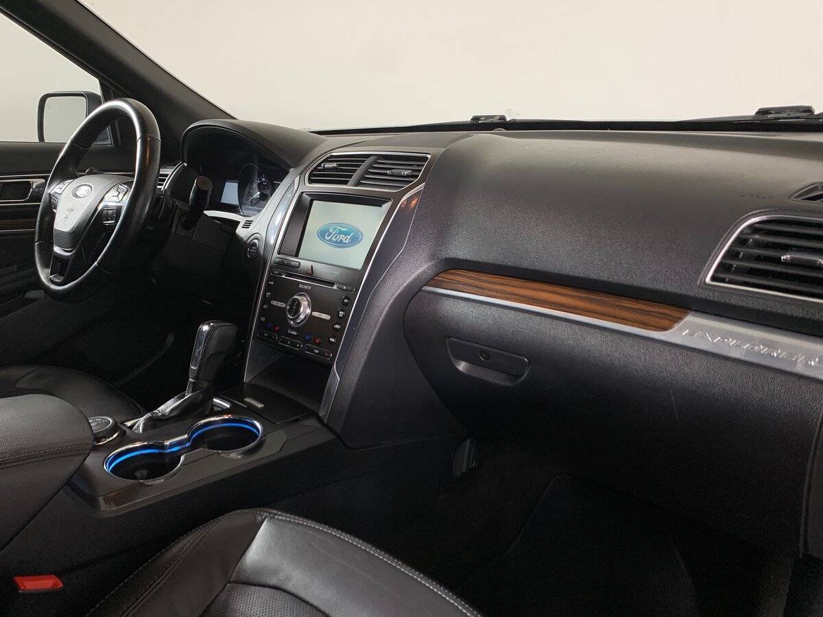 Купить Ford Explorer с пробегом. Фото: #12