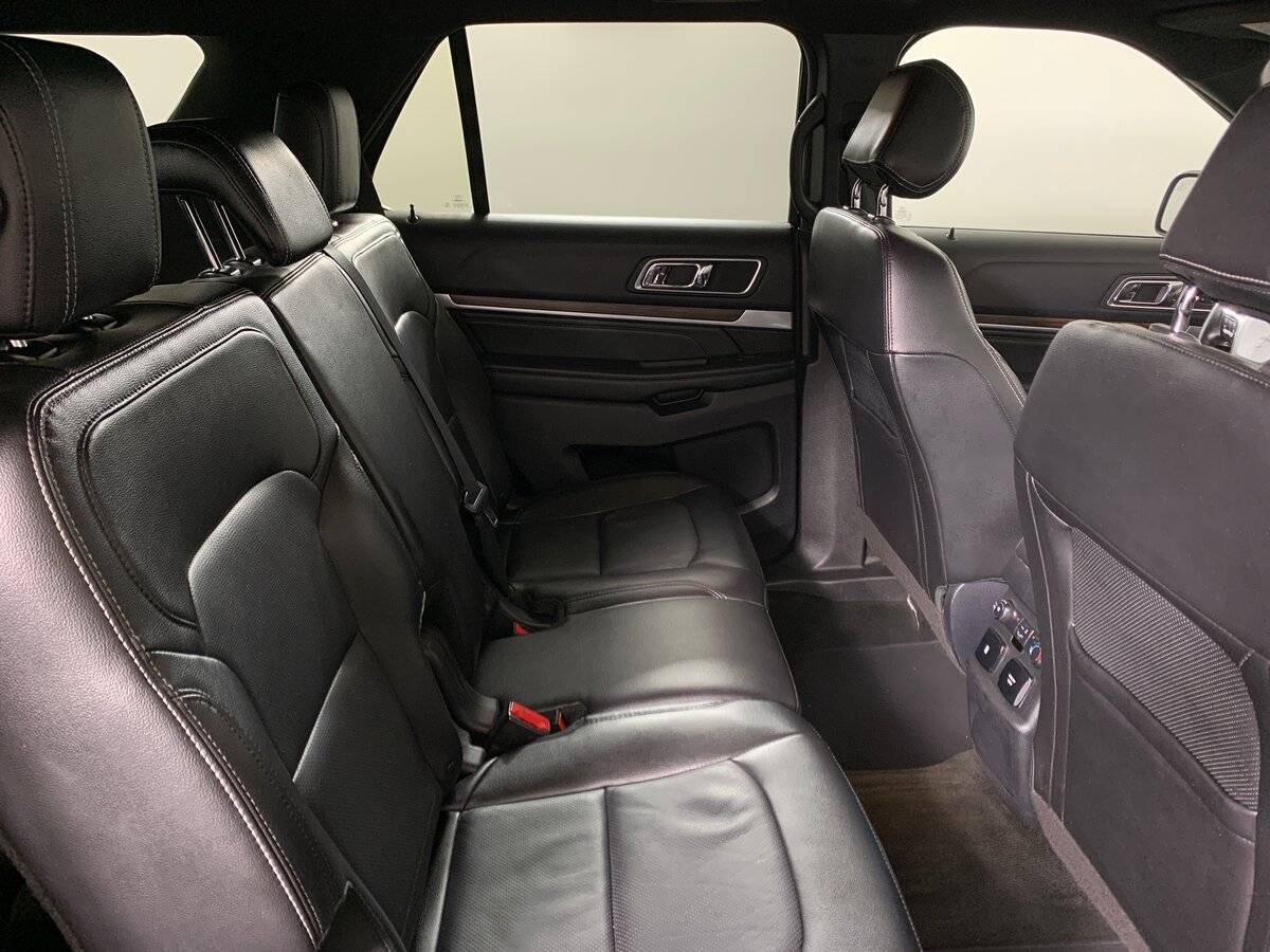 Купить Ford Explorer с пробегом. Фото: #16