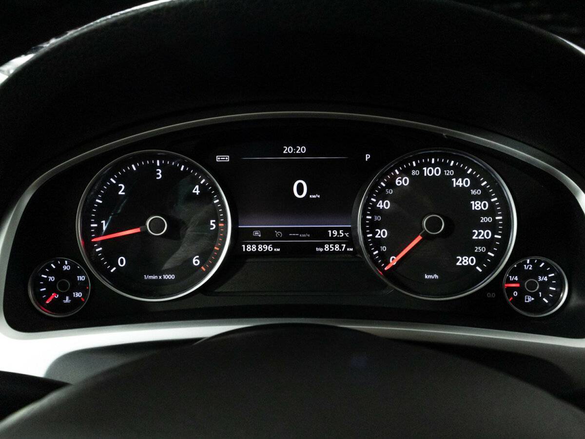 Купить Volkswagen Touareg с пробегом. Фото: #11
