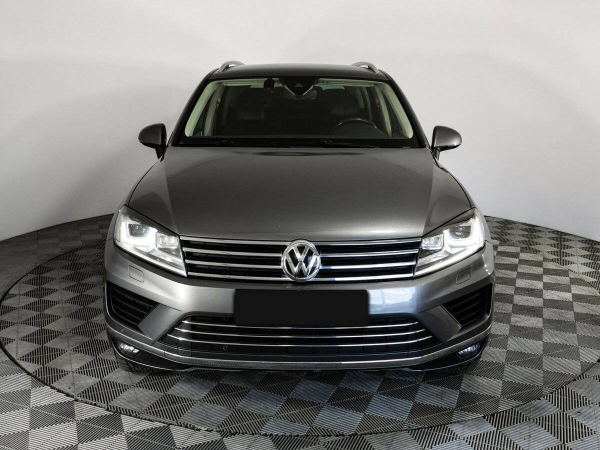 Купить Volkswagen Touareg с пробегом. Фото: #1