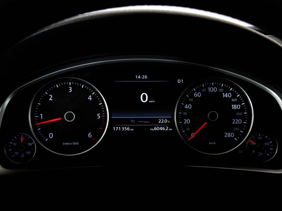 Купить Volkswagen Touareg с пробегом. Фото: #16