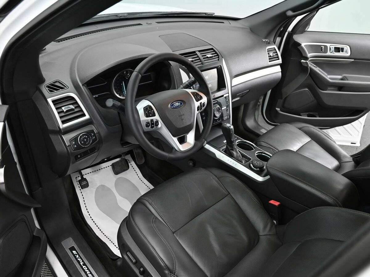 Купить Ford Explorer с пробегом. Фото: #7