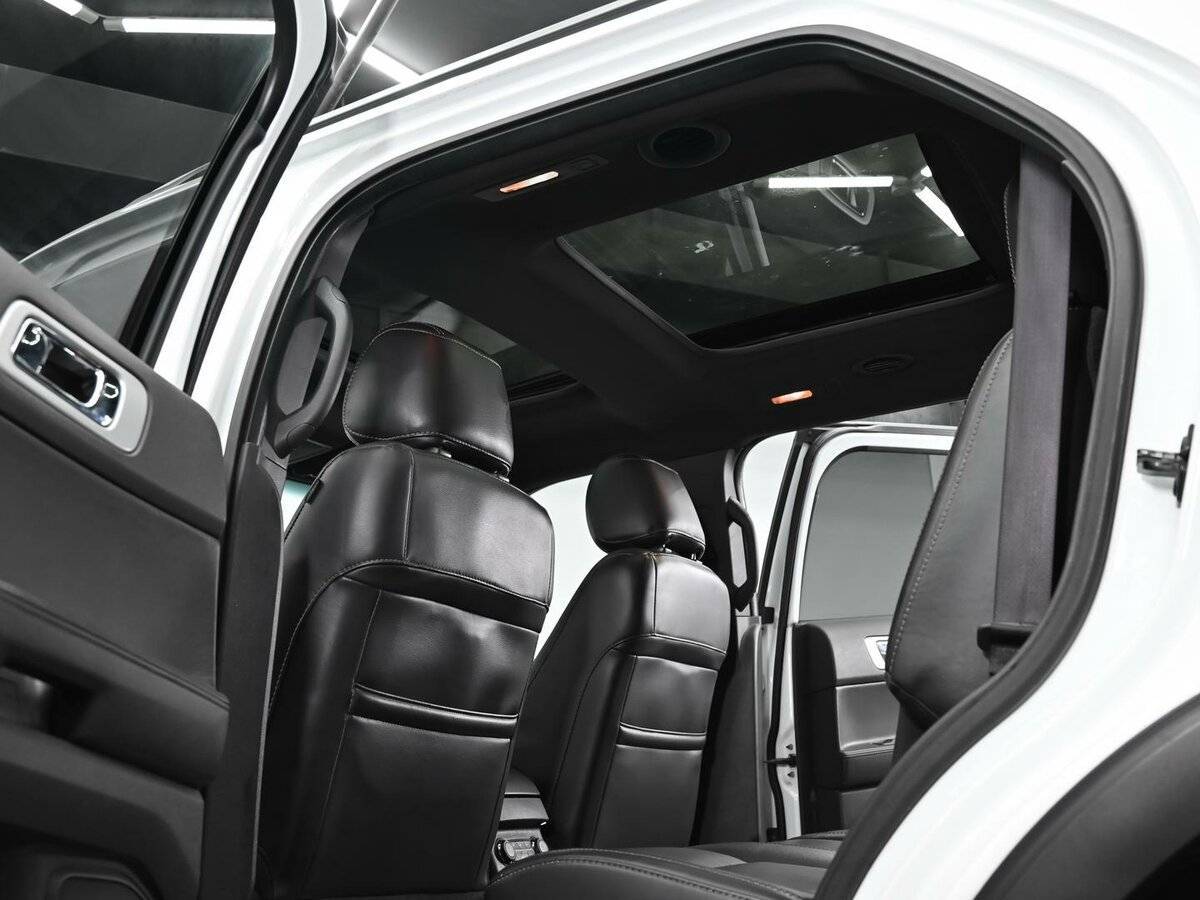 Купить Ford Explorer с пробегом. Фото: #14