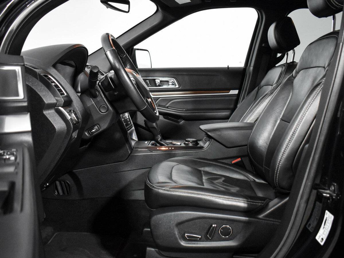 Купить Ford Explorer с пробегом. Фото: #9