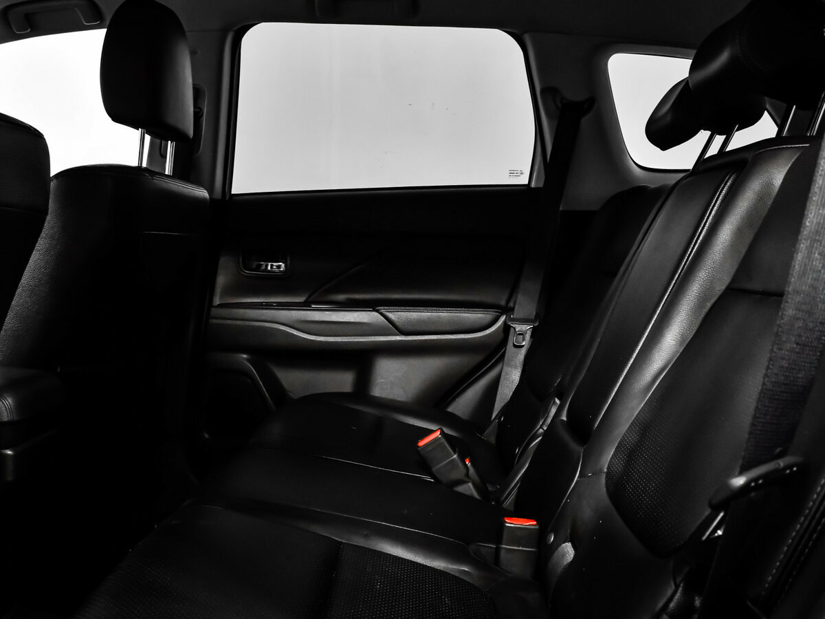 Купить Mitsubishi Outlander с пробегом. Фото: #10