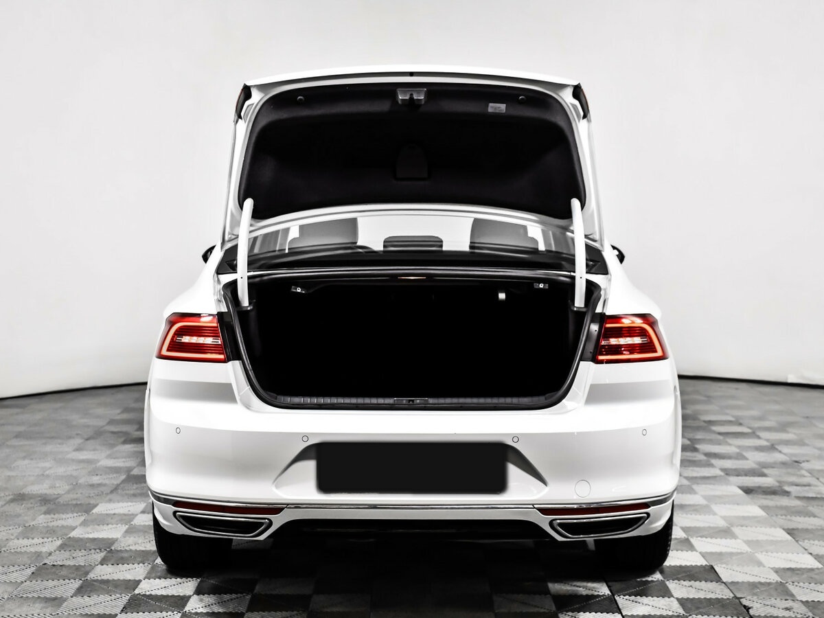 Купить Volkswagen Passat с пробегом. Фото: #11