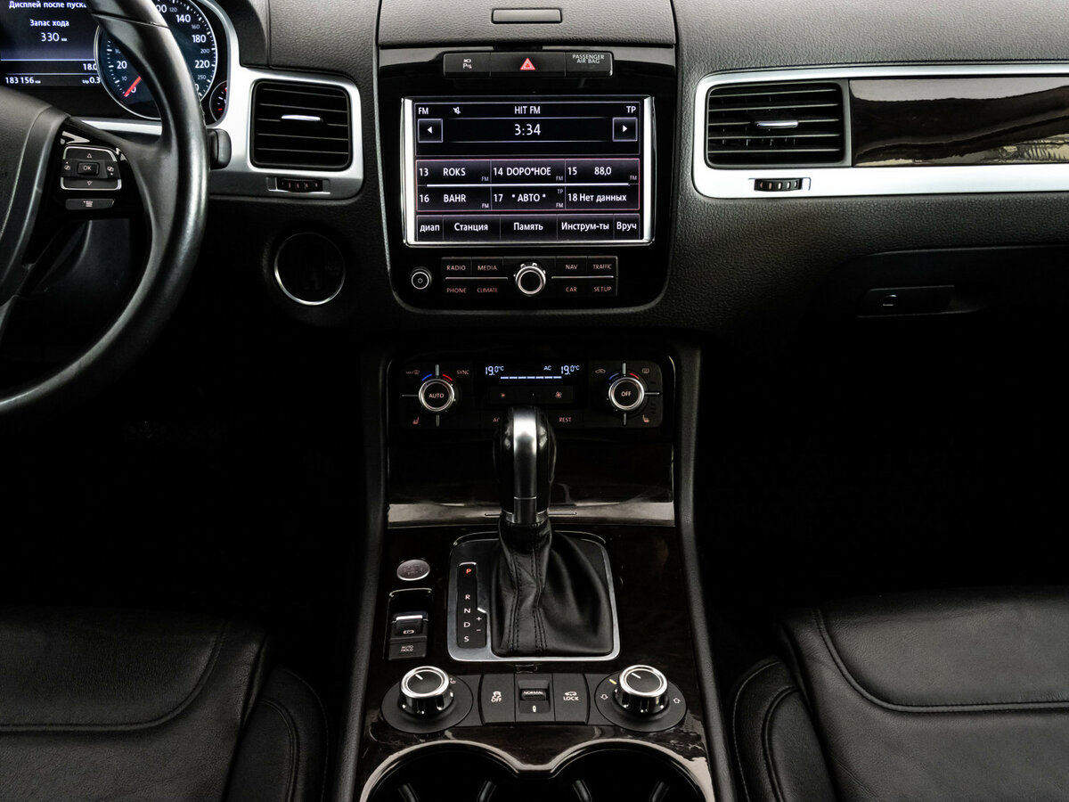 Купить Volkswagen Touareg с пробегом. Фото: #10