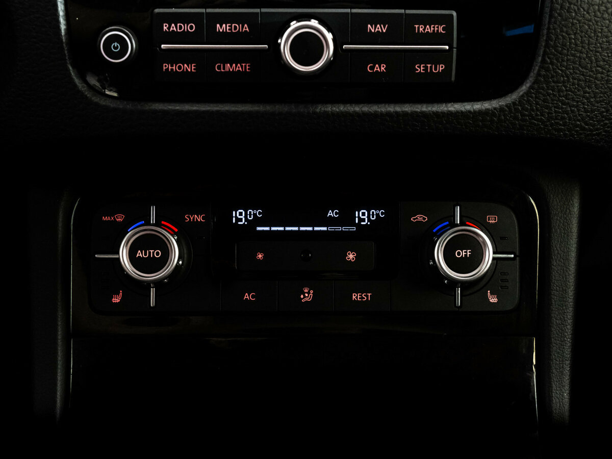 Купить Volkswagen Touareg с пробегом. Фото: #14