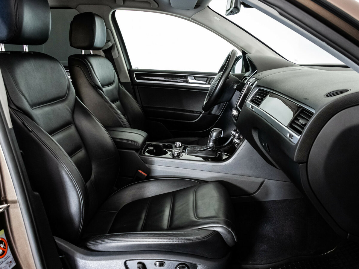 Купить Volkswagen Touareg с пробегом. Фото: #18