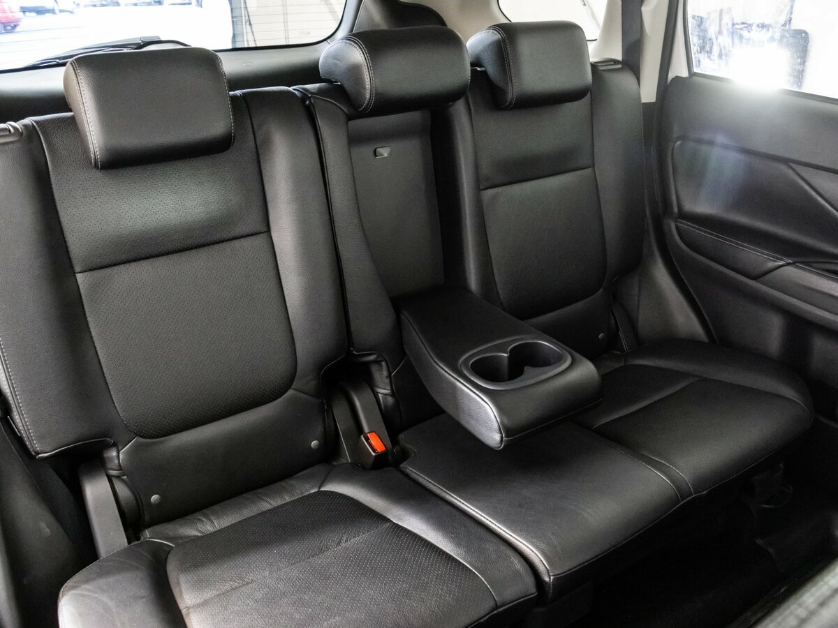 Купить Mitsubishi Outlander с пробегом. Фото: #24